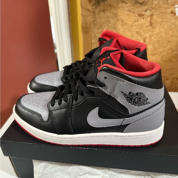 Nike Air Jordan Retro 1 - Picture 5 of 10